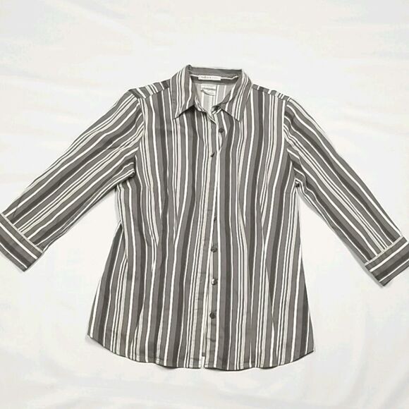 🎁5/$25 Van Heusen Studio Blouse Women's Small Button Up 3/4 Sleeve Striped - Picture 1 of 7